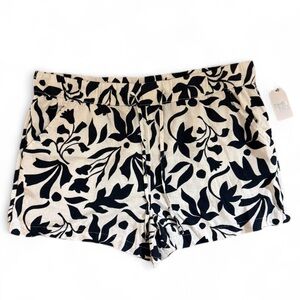 NWT Time and Tru Black and White Floral Women's Shorts Size XL